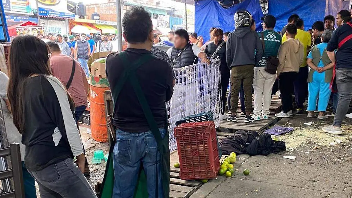 conflicto ambulantes en el mercado zapato